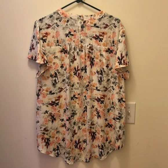Torrid floral peach and green top size 2 - Picture 3 of 9